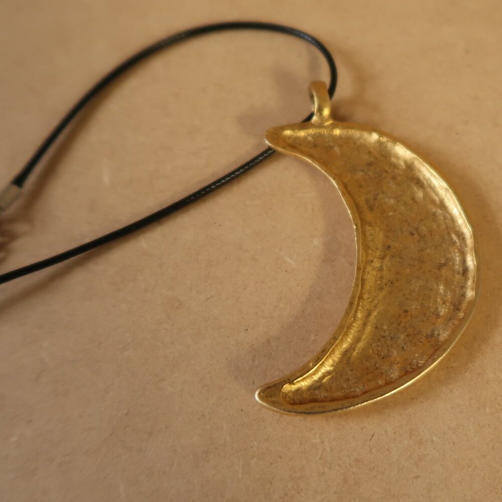 DIY Jewelry Moon Pendant Metal Gold Tone Over Size 27 Grams No Markings Found - Picture 7 of 9